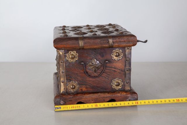 Caja de caudales o joyero de madera