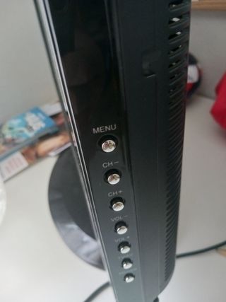 Teĺevision con dvd.