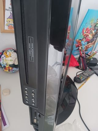 Teĺevision con dvd.