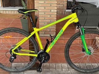 Se vende bicicleta de montaña.