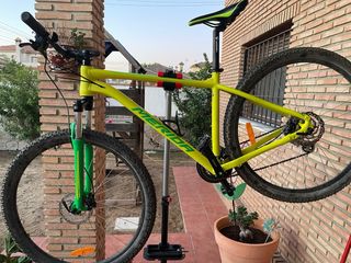 Se vende bicicleta de montaña.