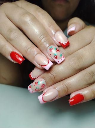 UÑAS ACRÍLICAS Y GEL 20€