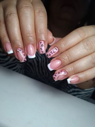 UÑAS ACRÍLICAS Y GEL 20€