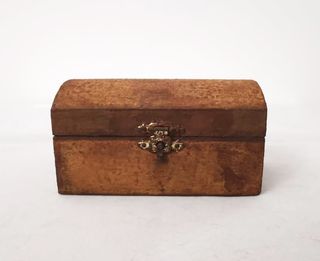 Conjunto de dois pequenos baus em madeira