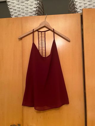 Blusa  granate con abalorios