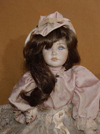 Bellissima bambola rara in biscuit.