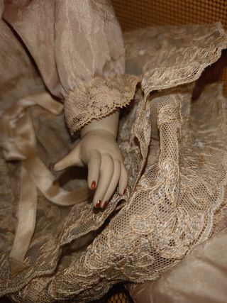 Bellissima bambola rara in biscuit.