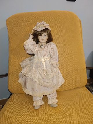 Bellissima bambola rara in biscuit.
