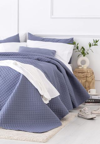 Copripiumino in soffice tessuto bouclé con design piqué, per la primavera