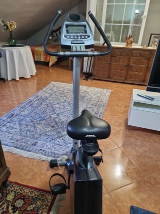 Bicicleta BH FITNESS.