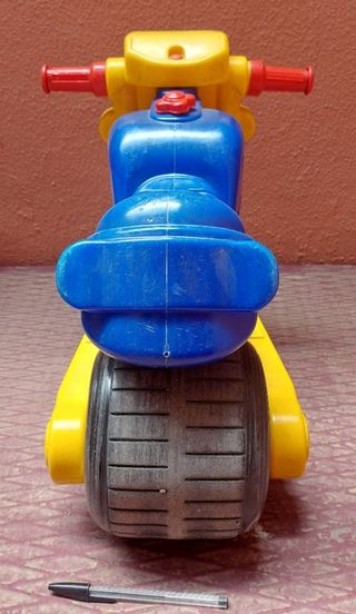 Moto de juguete / correpasillos