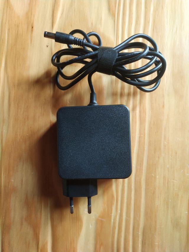 Cargador portatil 65w