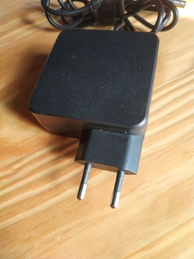 Cargador portatil 65w