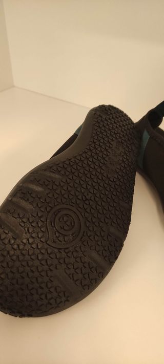 zapatos de agua . escarpines .talla 28