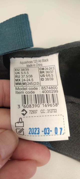 zapatos de agua . escarpines .talla 28