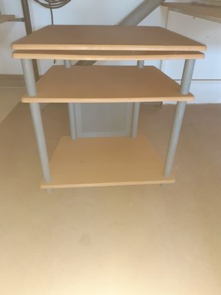 Mesas de escritorio y tv salón