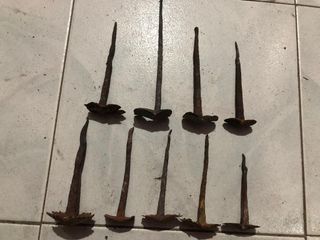 Lote 9 clavos cabeza flor antiguos forja XIX-XX