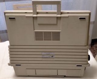 Máquina de escribir eléctrica Olivetti CT 606