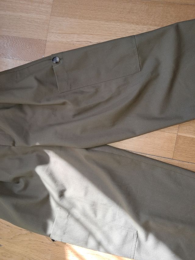 Pantalón verde Zara