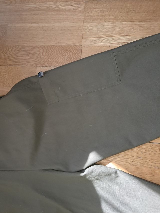 Pantalón verde Zara