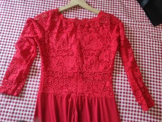 Mono rojo de fiesta