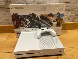 Xbox one s 500gb como nueva poco uso y con caja