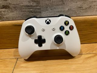 Xbox one s 500gb como nueva poco uso y con caja