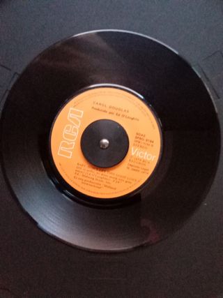 Single vinilo. Carol Douglas