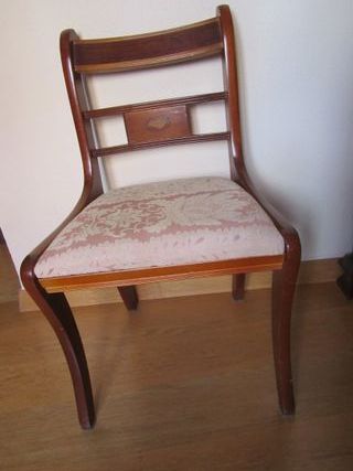 CORTINA, EDREDÓN y SILLA tapizados a juego