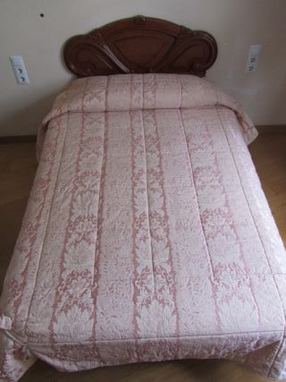 CORTINA, EDREDÓN y SILLA tapizados a juego