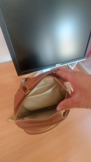 Mochila en piel(cuero) tamaño riñonera 