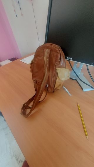 Mochila en piel(cuero) tamaño riñonera 