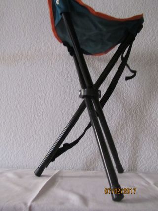 SILLA TRÍPODE DE ALUMINIO