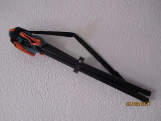 SILLA TRÍPODE DE ALUMINIO