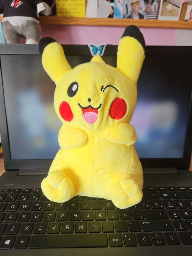 Peluche pikachu