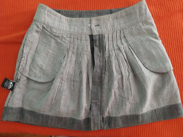 Estilosa falda quicksilver