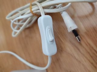 Lámpara de mesa o escritorio.