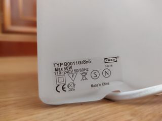 Lámpara de mesa o escritorio.