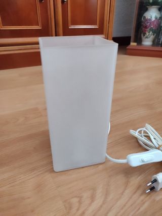 Lámpara de mesa o escritorio.