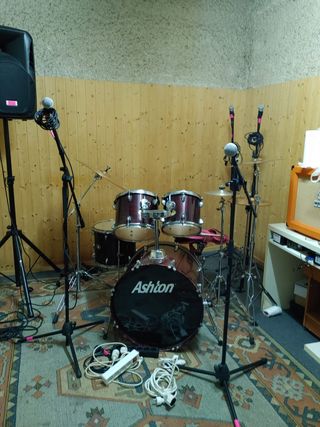 Batería acústica + complementos