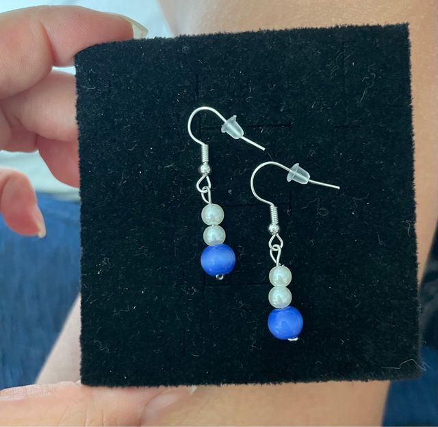 Orecchini perle bianche e blu