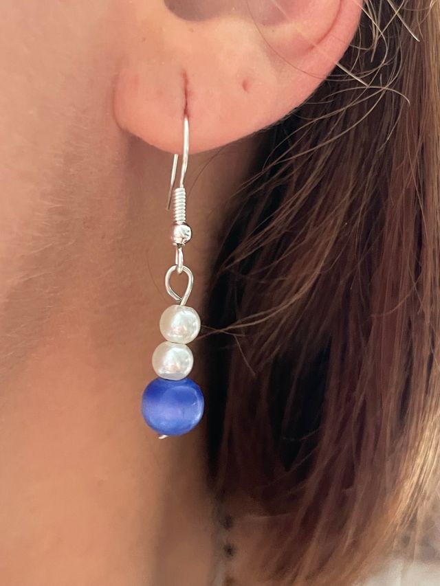 Orecchini perle bianche e blu
