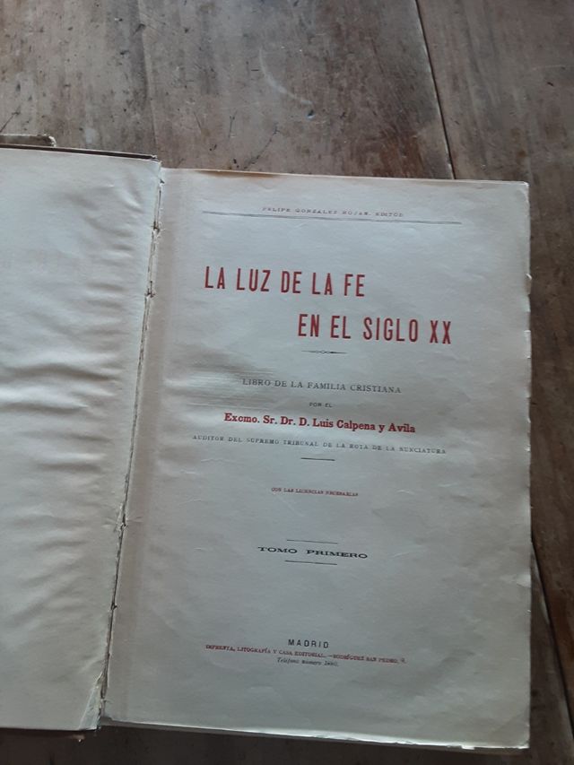 Colección de libros religiosos