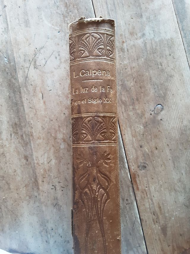 Colección de libros religiosos