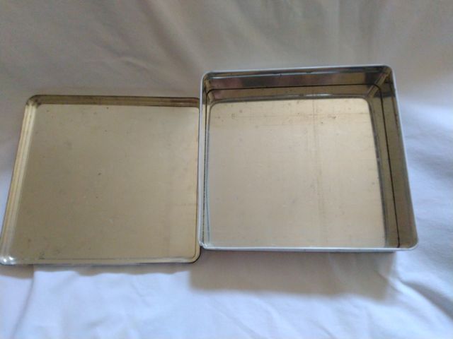 scatola in latta vintage saronno da collezione