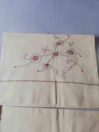Juego de sábanas bordadas 3 piezas.