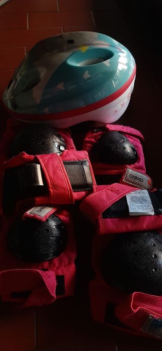 PACK Casco, coderas, rodilleras y muñequeras