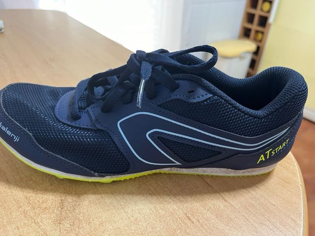Vendo zapatillas atletismo con clavos