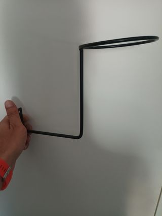 Porta casco da parete in metallo