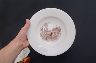 Plato vintage La Cartuja de Sevilla escena caza